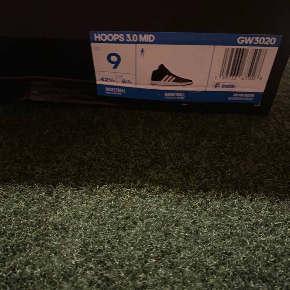 Adidas - Picture 3 of 7